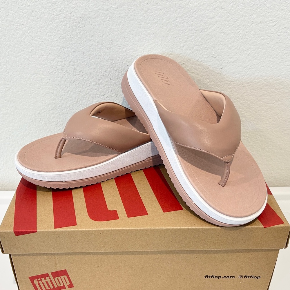 FitFlop Surff Leather Toe-Post Sandals in Blush Pink, Size 10, New in Box